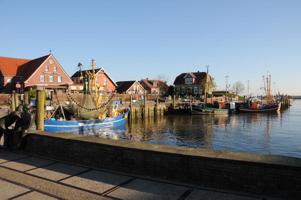 Mingers Hotel Neuharlingersiel Exterior photo